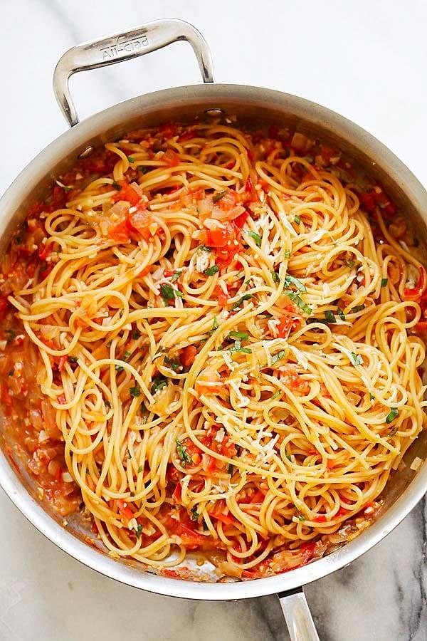 10 Minute One Pot Pasta Recipe - Quick and Easy Weeknight Dinner!