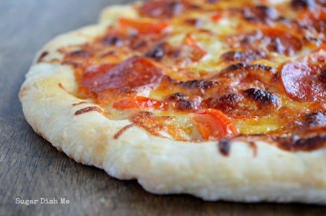 10 Minute Homemade Pizza Recipe - Quick and Easy Dinner Ideas!