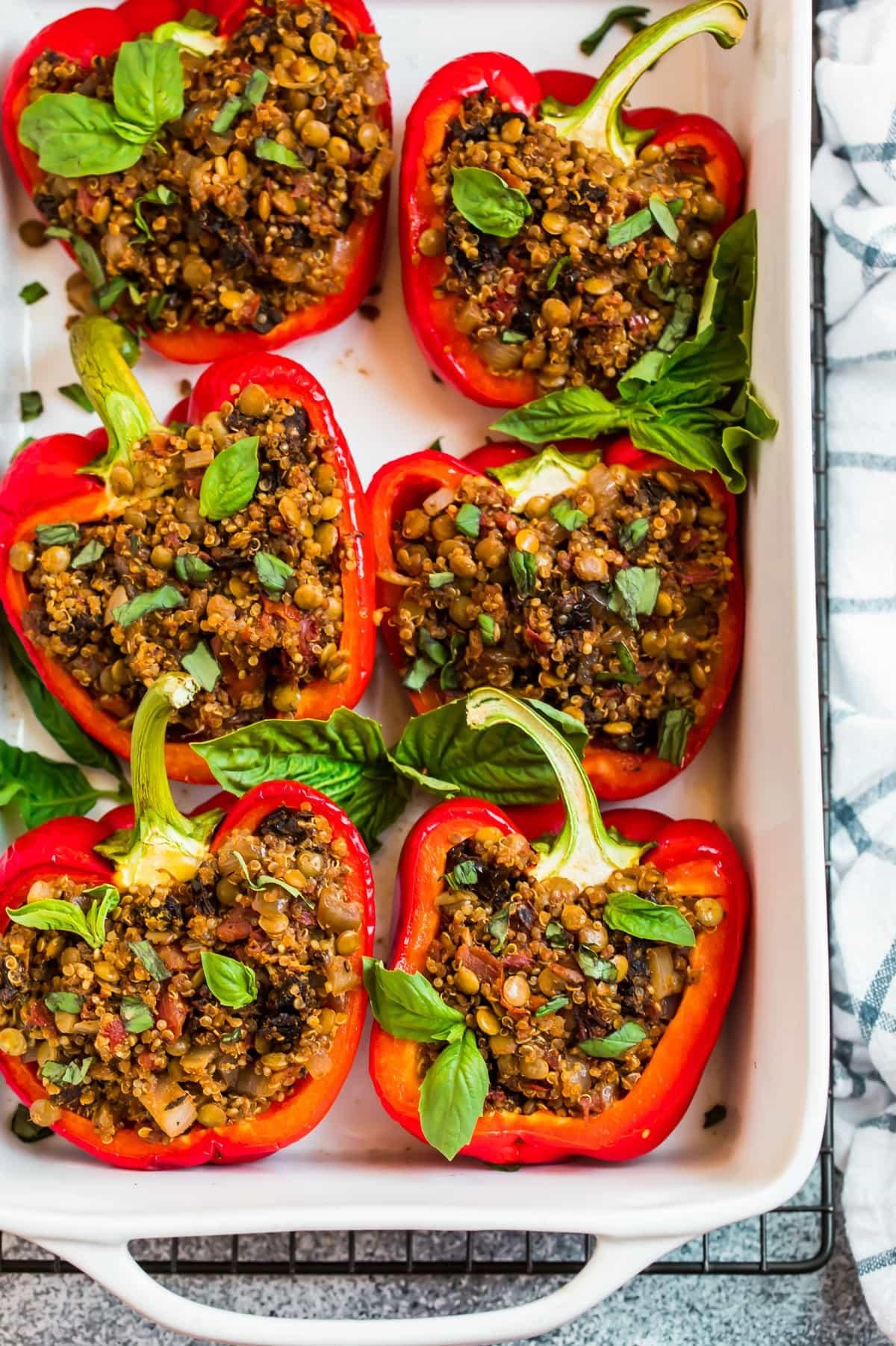 How to Make Delicious and Easy Vegetarian Stuffed Peppers in Just 30 Minutes