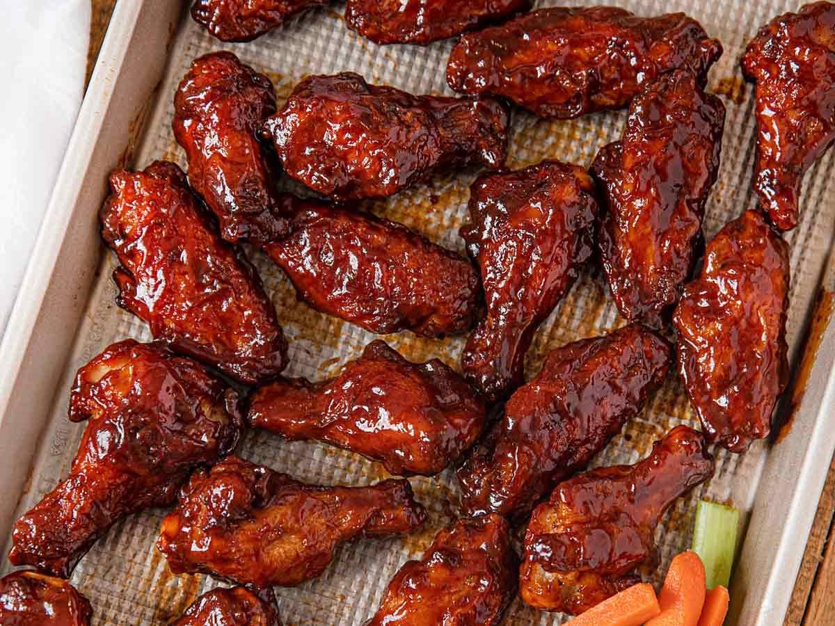 Crispy Baked Chicken Wings with Tangy Barbecue Sauce Recipe