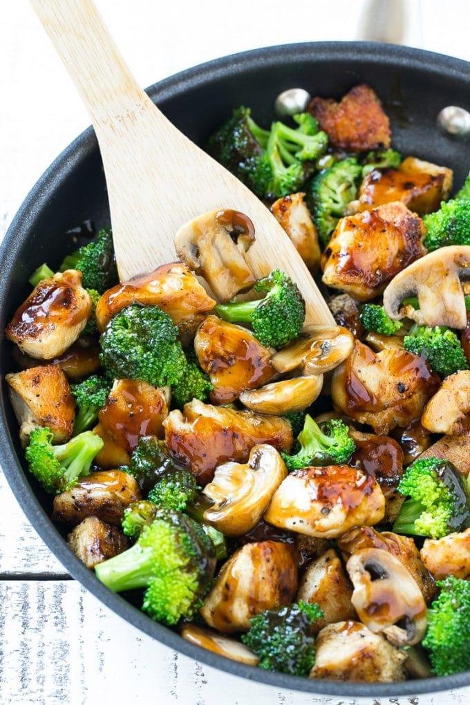 Flavor-Packed Chicken and Broccoli Stir-Fry: A Quick and Easy Weeknight Meal