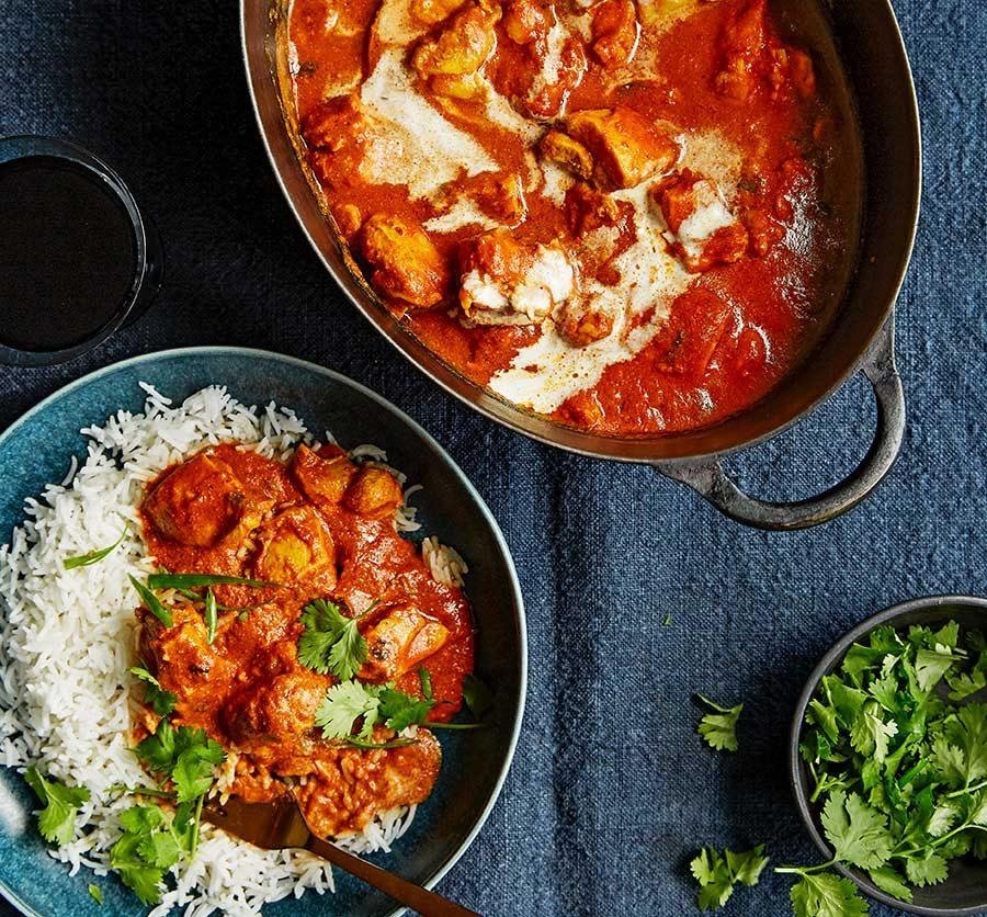 Spice Up Your Dinner Party with this Flavorful Chicken Curry Recipe