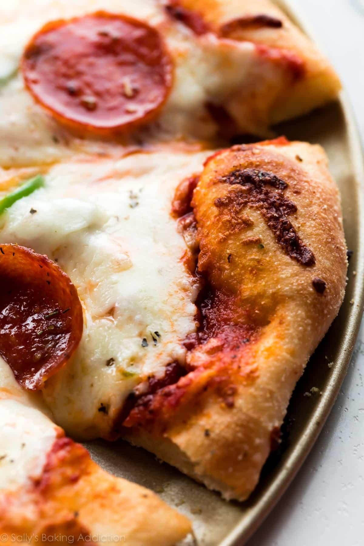 Discover the Ultimate Recipe for Homemade Pizza with a Perfectly Crispy Crust!