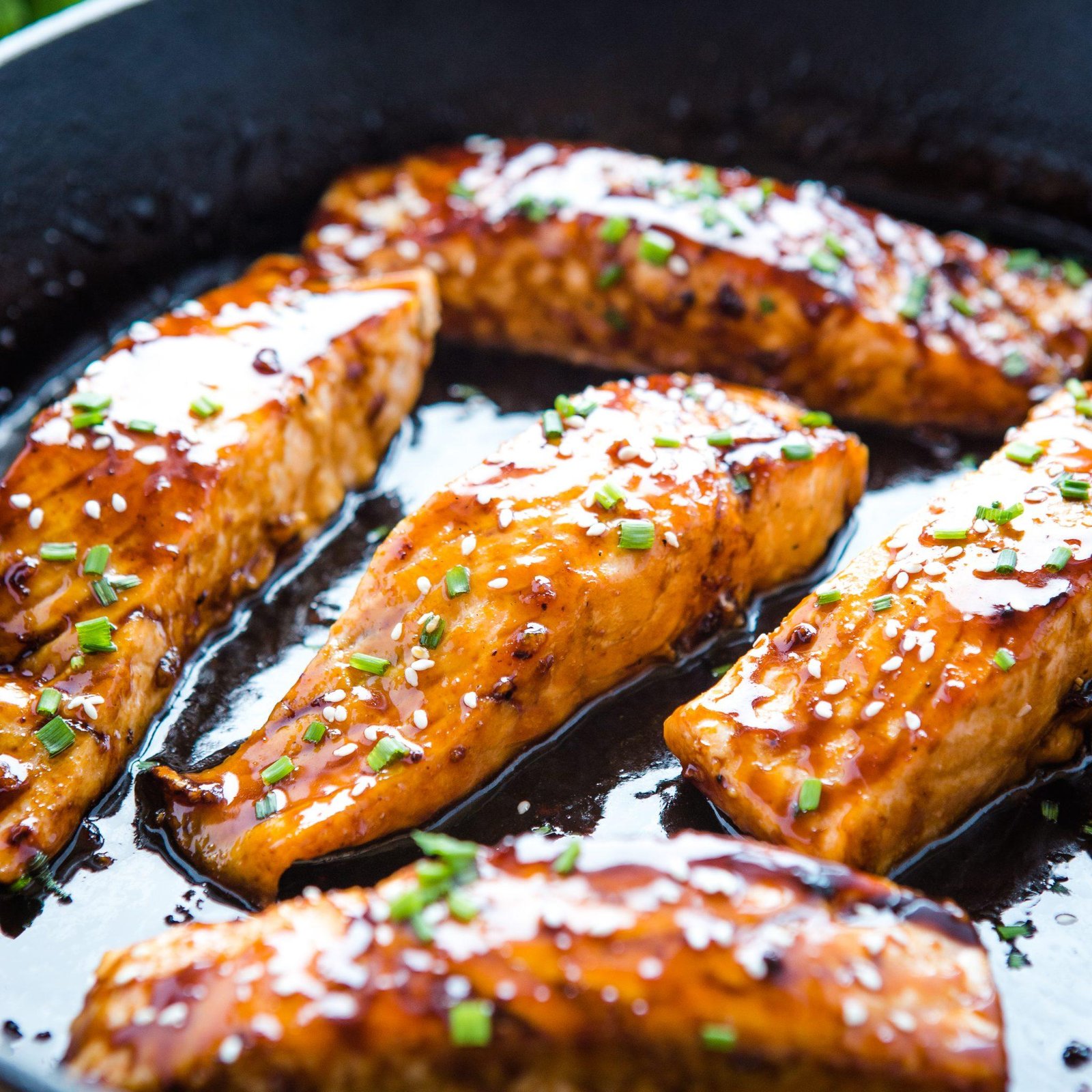 Mouthwatering Maple-Glazed Salmon: A Flavorful and Easy Recipe for Any Occasion