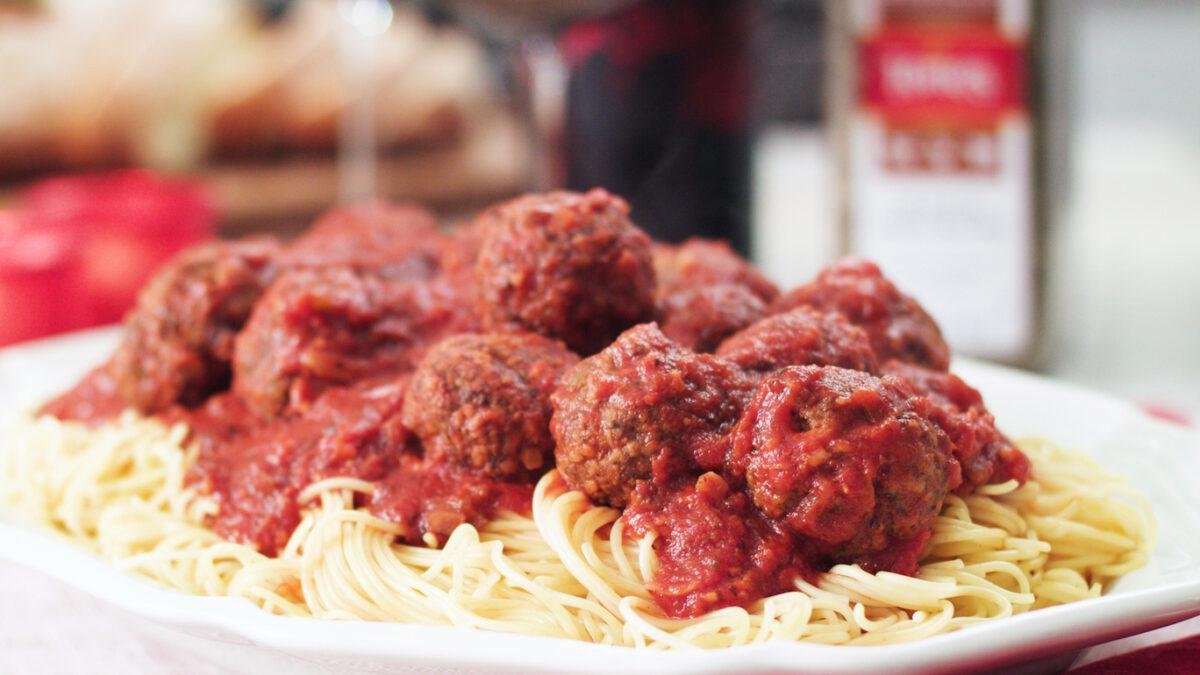 Mouth-Watering Meatball Marinara Recipe: Perfect for Date Night Dinner!