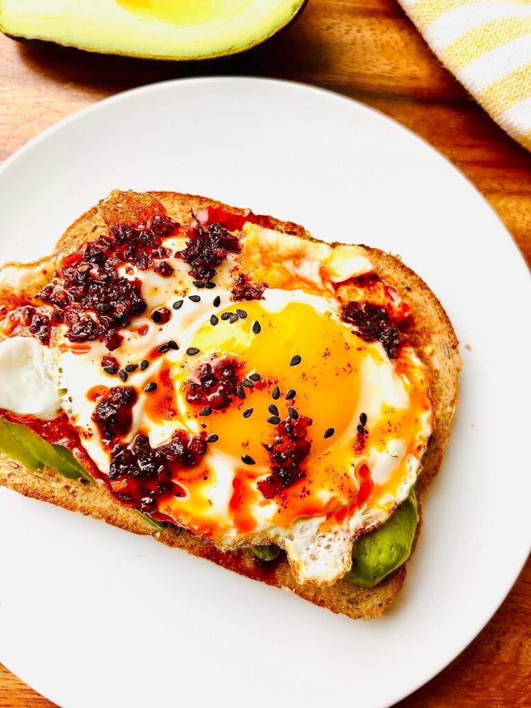 10-Minute Spicy Avocado Toast Recipe for a Quick and Delicious Breakfast