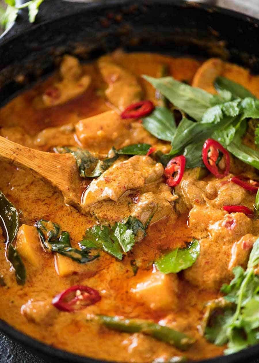 Spice Up Your Life with this Flavorful Thai Curry Recipe!