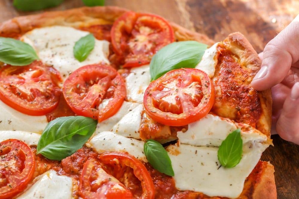 Homemade Pizza with Fresh Tomato Sauce and Mozzarella Cheese – The Ultimate Recipe