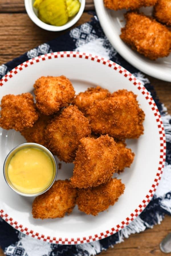 Crispy and Flavorful Homemade Chicken Nuggets: A Recipe for the Whole Family!