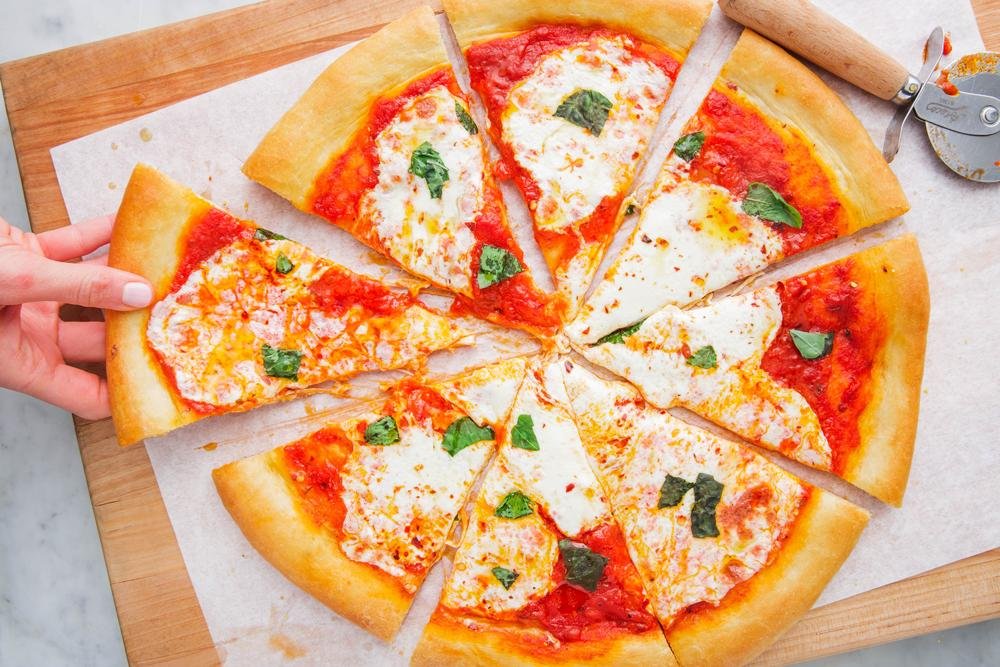 The Ultimate Guide to Making Perfect Homemade Pizza: Tips, Tricks and Delicious Recipes!