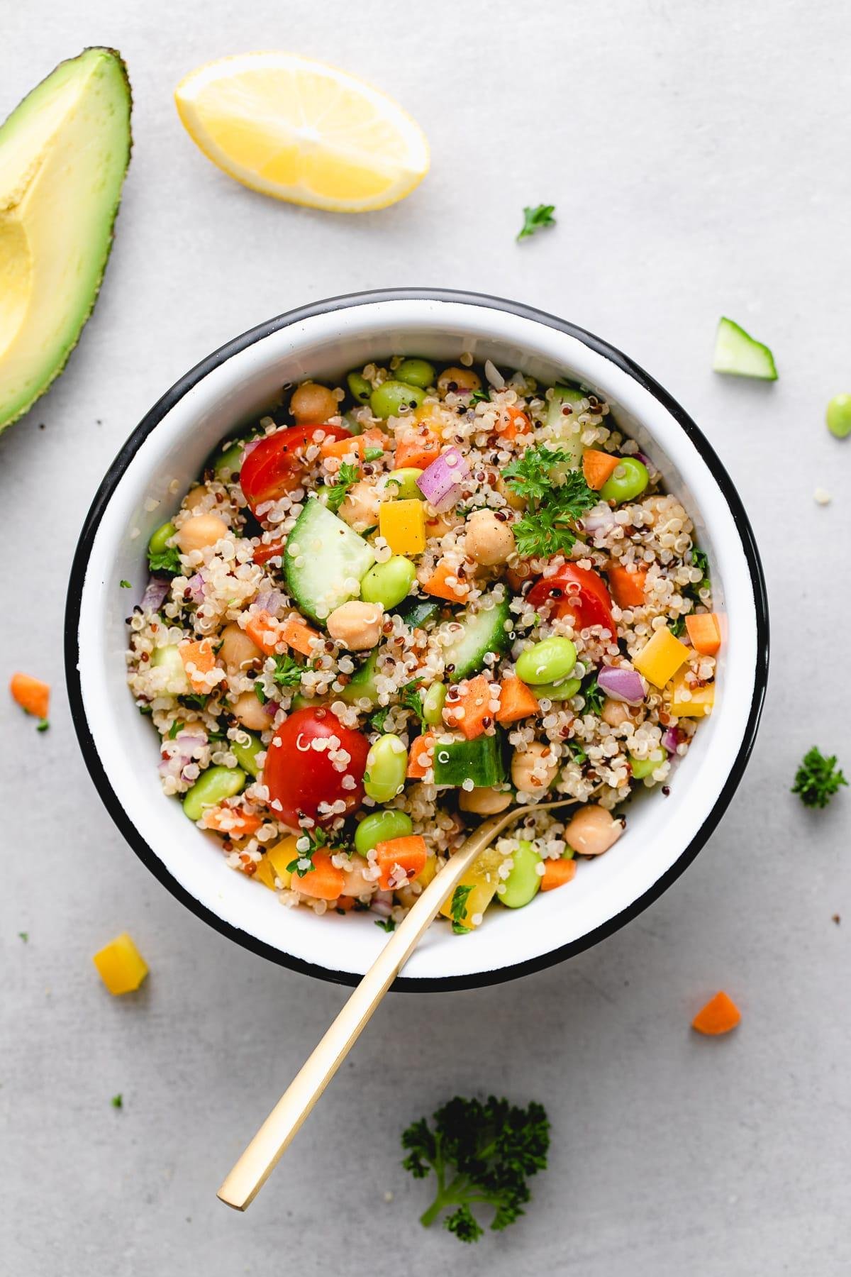 10-Minute Vegan Quinoa Salad Recipe - A Quick and Easy Lunch Idea!